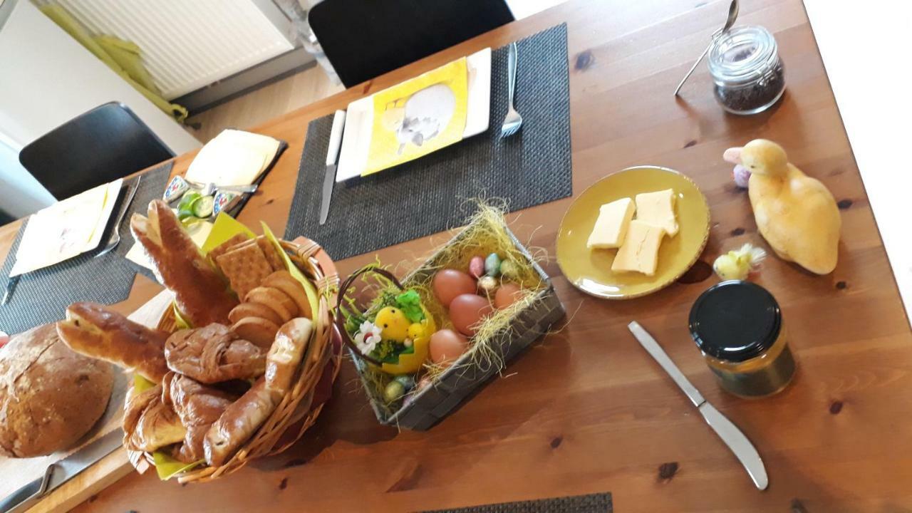 Bed & Breakfast Vallee De L'Ourthe Marcourt Exterior foto
